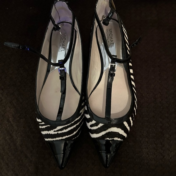 MICHAEL KOR’S BEAUTIFUL FLATS, MATCHING SHIRT LISTED IN MY CLOSET. - Picture 2 of 3